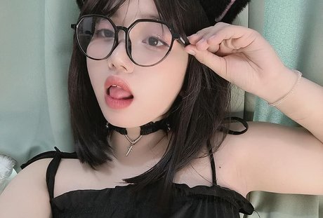 Mizaki Levi sexy porno bild
