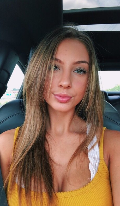 Kaelyn Myers erwachsene erotische bild