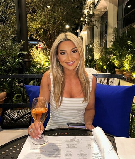 Lizzy Decologero hübsche erwachsene bild