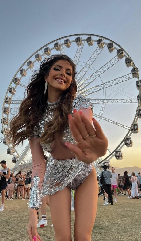 Sarah Sunita heiße schöne galerien