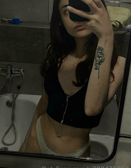 wednesday add exklusive sex bilder