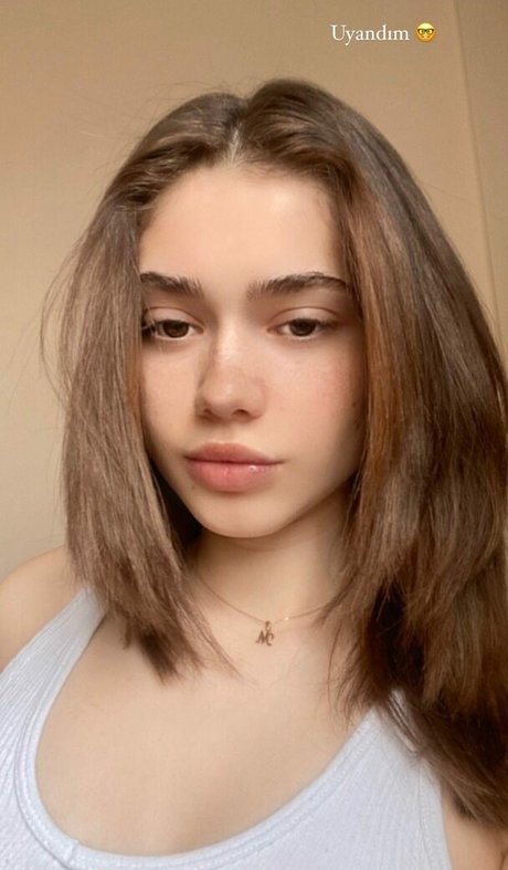 vollbusige rothaarige teen onlyfans heiße schöne bild