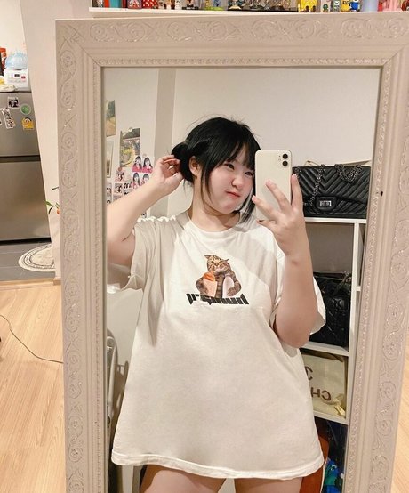 Yinnxmuayy nacktheit akt bilder