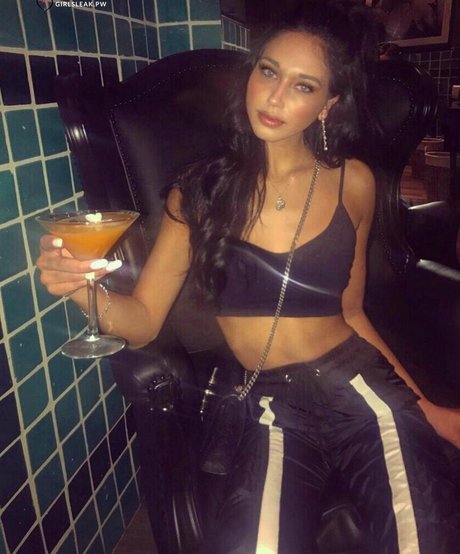 Madelyn Karoub schöne heiße bilder