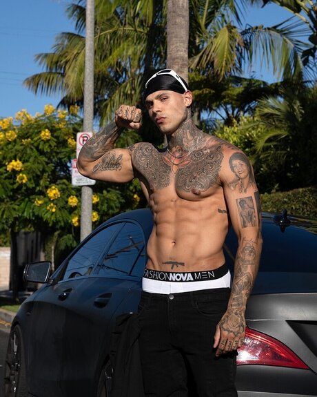 Yamil Meluk nackt schöne galerien