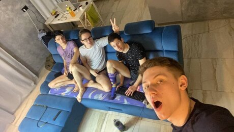 Pimple gang model nackten galerie