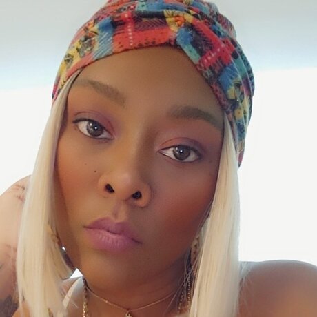 R3d Godd3ss freie nackte fotos