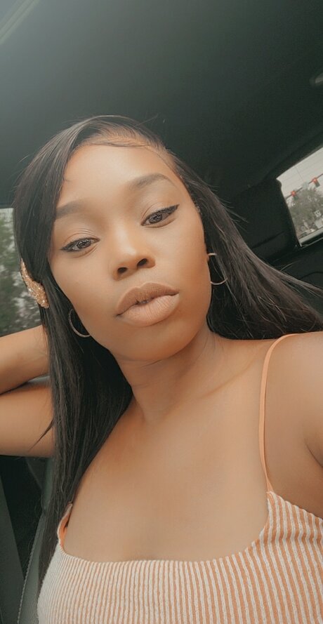 SuuupaThick model porno galerie