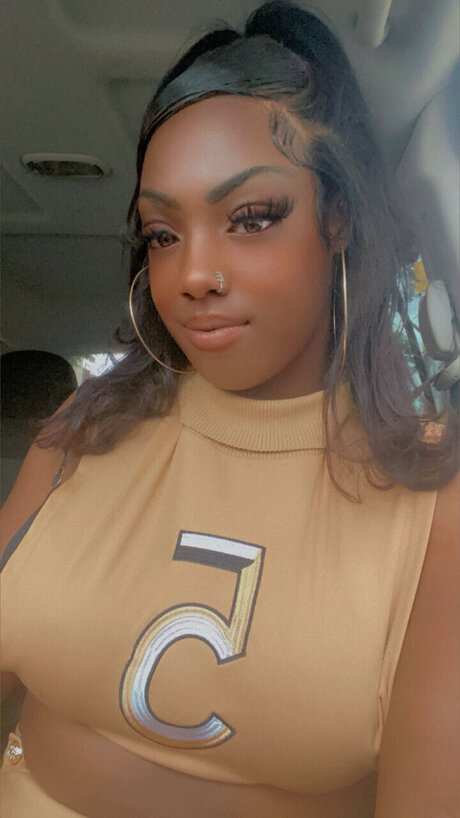 Ebony Tate erwachsene top foto