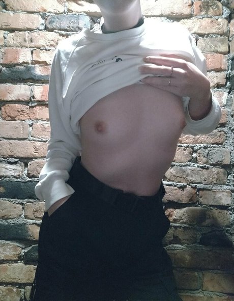 moneki schauspielerin pornographische bilder