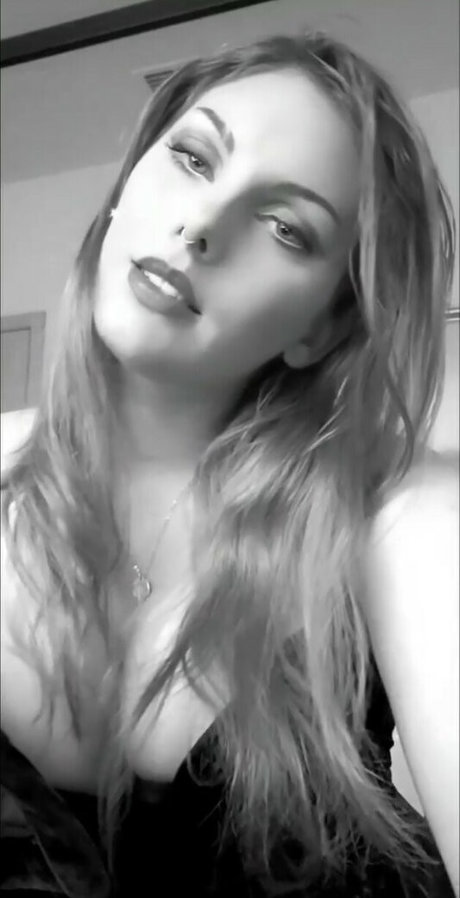 Rainia Belle top sex bilder