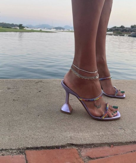 Amina Muaddi xxx nette galerien