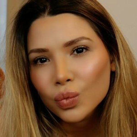 mizzellaa model kunst galerien