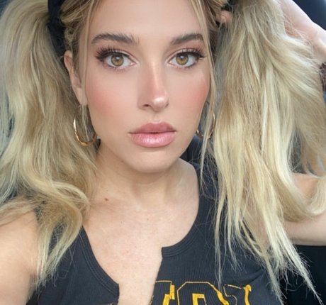 Taylor Mathis exklusive heiße galerien