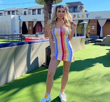 Taylor Mathis schauspielerin nackt bilder