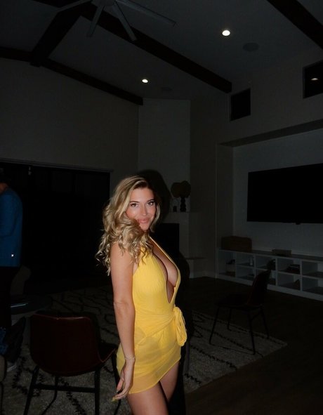 Taylor Mathis nackt porno bild