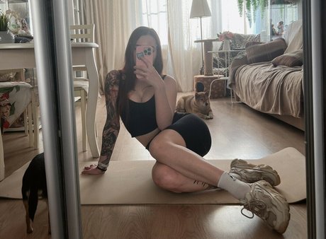 Denly Denlyasha model kunst archiv