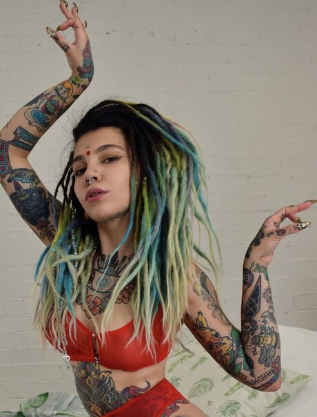 _Hindialien_ freie erwachsene bild