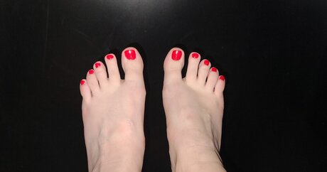 MTOBEIYF model nackte bild