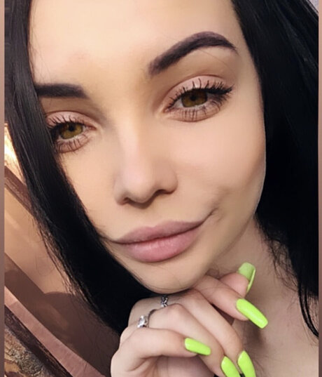 MYROSLAVA CHERKASHYNA model akt bild