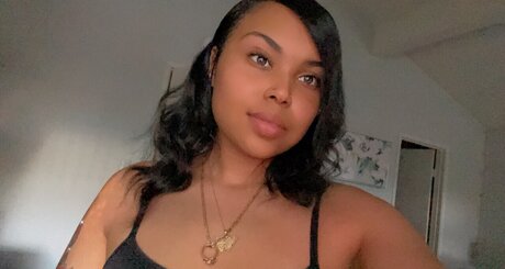 Anique hooks model sexy bild