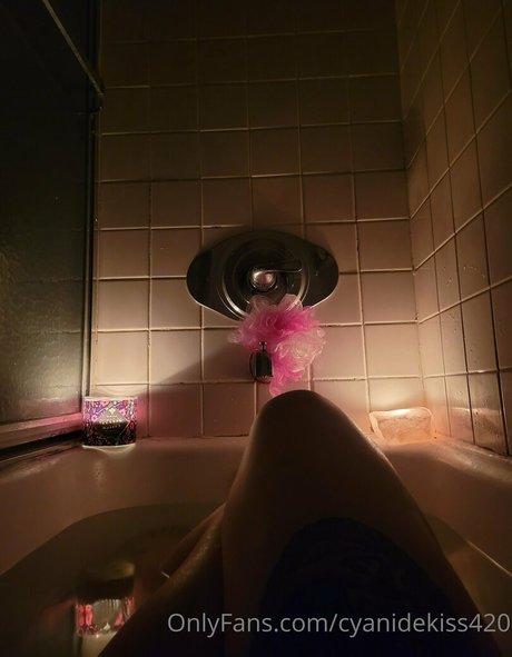 cyanidekiss420 nackt pornographische foto