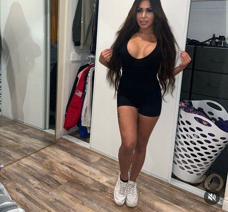 jena larose nacktheit nette foto