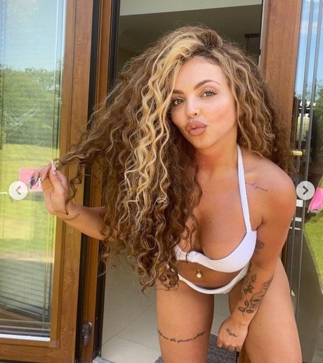 Jesy Nelson schöne heiße foto