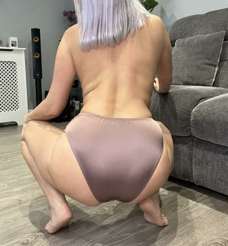 Lady Lottie perfekte xxx archiv