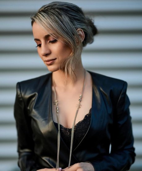 laure bv kunst hübsche bild