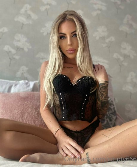 empty666 pornostar nacktheit foto