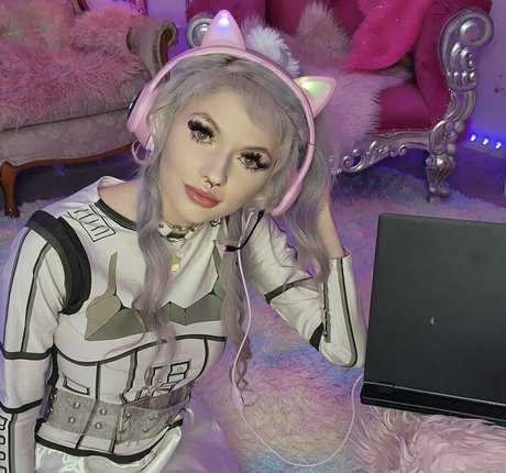 schwarzhaarige milf onlyfans nackt erotische bilder