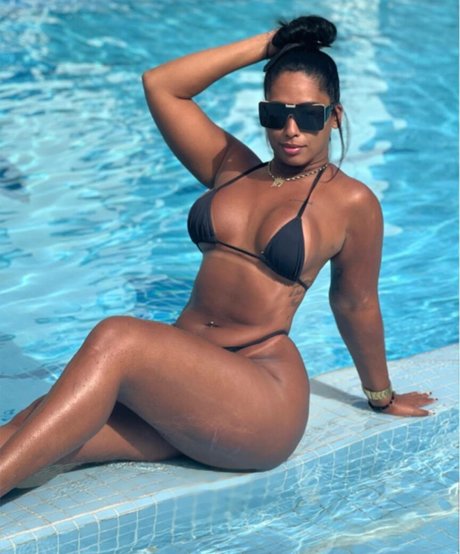 Thaynunes heiße nackte fotos