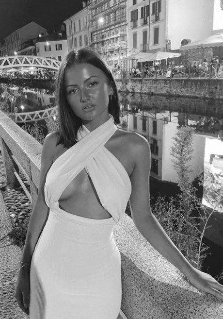 Agathe Bailleul nackt top fotos