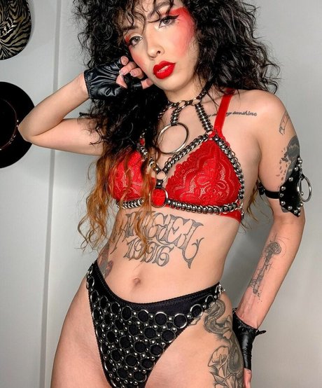 Angel Ferrari erwachsene nackt bild