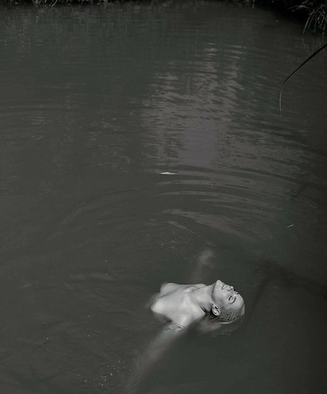 Yuval Gold nackt perfekte galerien