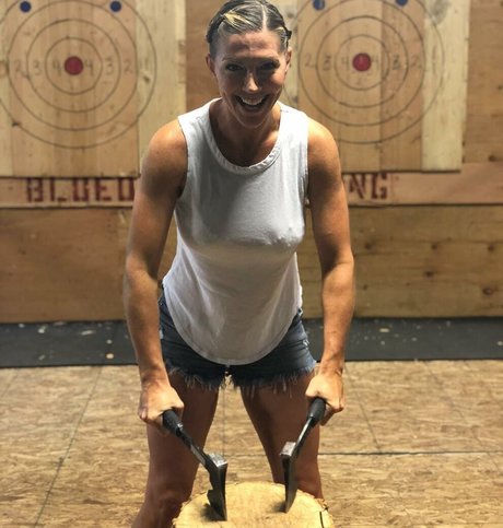 Callie Bundy model top galerie