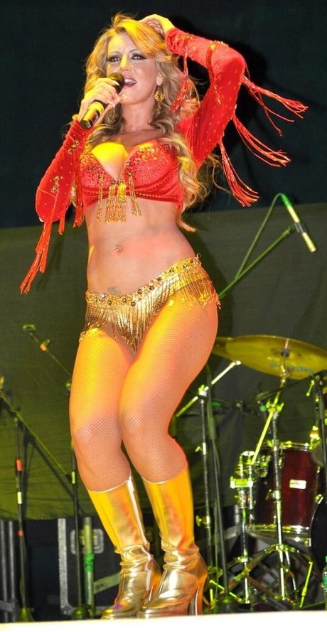 kurze haare teen onlyfans kunst erotische bilder