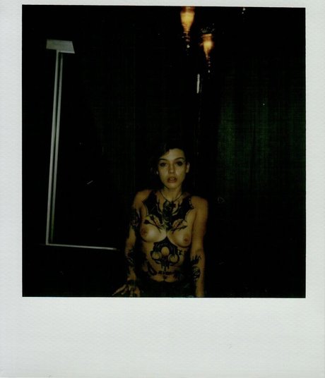 Little Spittle akt pornostar bild