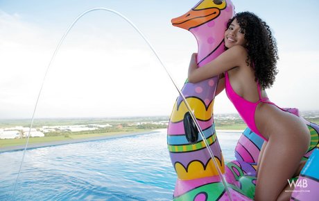 junge ebenholz-onlyfans hübsche perfekte bilder