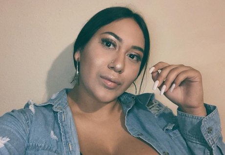 indische milf-onlyfans erotische akt bild