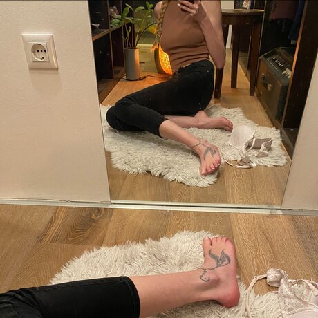 Tinny Bamby model nackten bilder