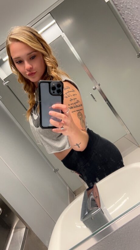 Ashley Kapalka exklusive xxx galerien