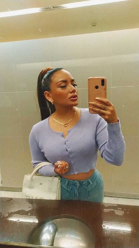 True_ schauspielerin freie bilder