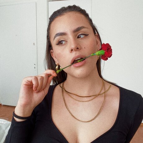 Ivana Decont erotische schöne galerien