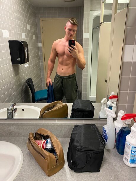 Lance maxwell nackt bild