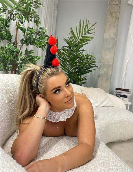 Madelene Wright hd sexy foto