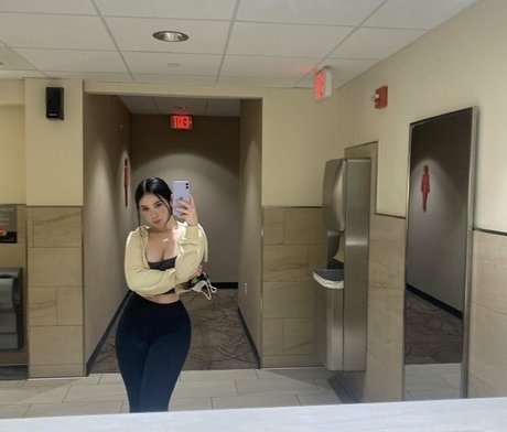 Tayler Hills xxx freie galerie