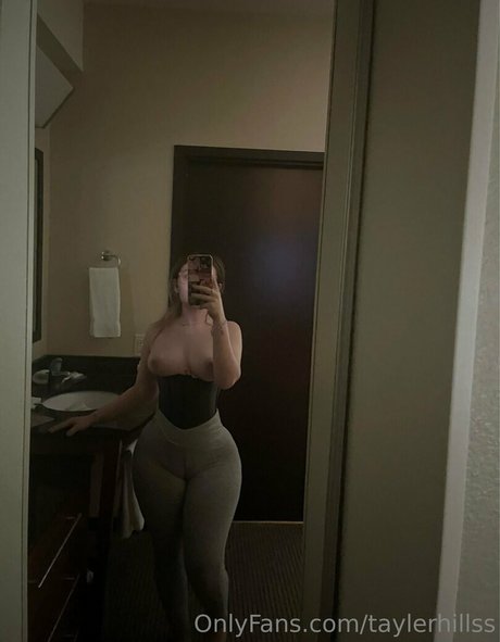 Tayler Hills schöne nackte archiv