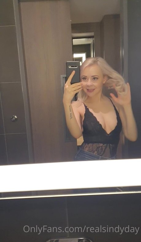 dünne asiatische teenager-onlyfans kostenlose nacktheit foto